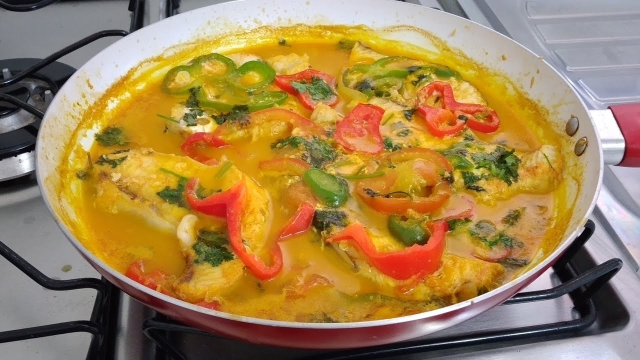 Porção de cação ao molho baiano